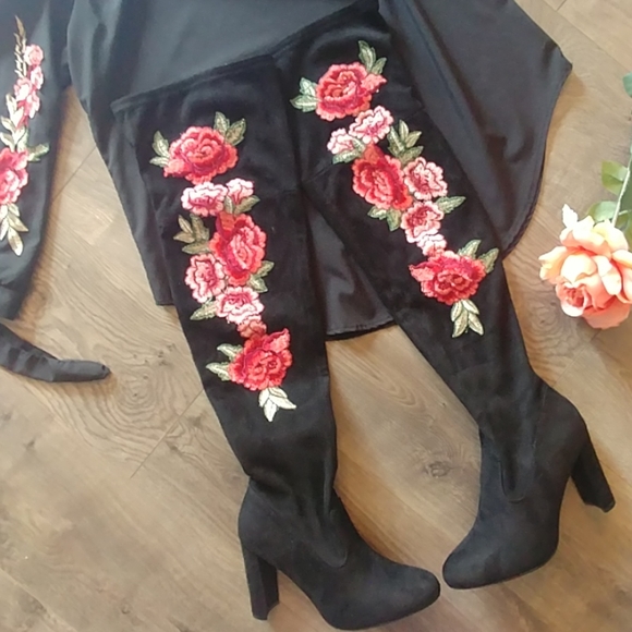 Tibbie Shoes - Over the knee Ebroidered boots